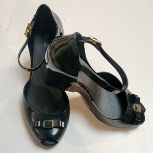 Melissa Open Toe Black W/Bow and Gold Color Accent Wedges Size 8